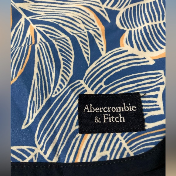 🏄🏼‍♂️Abercrombie Boys Swim Trunks  Size: 7/8 Color: Light Blue Pattern - Picture 2 of 15
